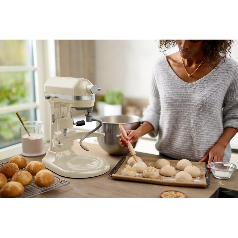 KitchenAid Stacionārais mikseris ARTISAN 5,6 l ar paceļamu bļodu Almond Cream 5KSM60SPXEAC