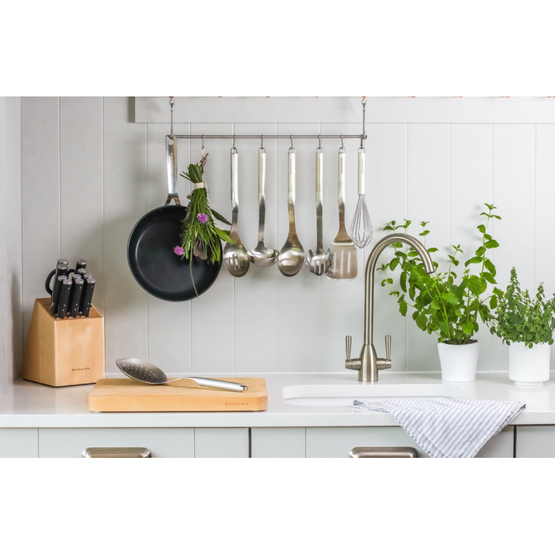 KitchenAid nerūsējošā tērauda rievota pannas lāpstiņa