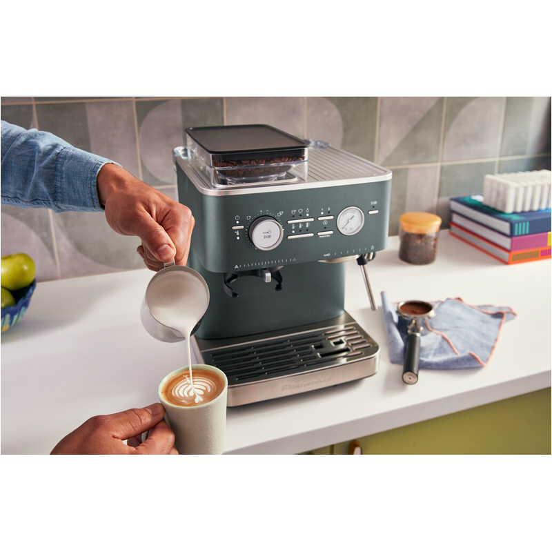 Pusautomātisks espresso automāts ar kafijas dzirnaviņām, Juniper