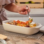 KitchenAid vidējs cepšanas trauks ar vāku, 1.9L, Almond Cream