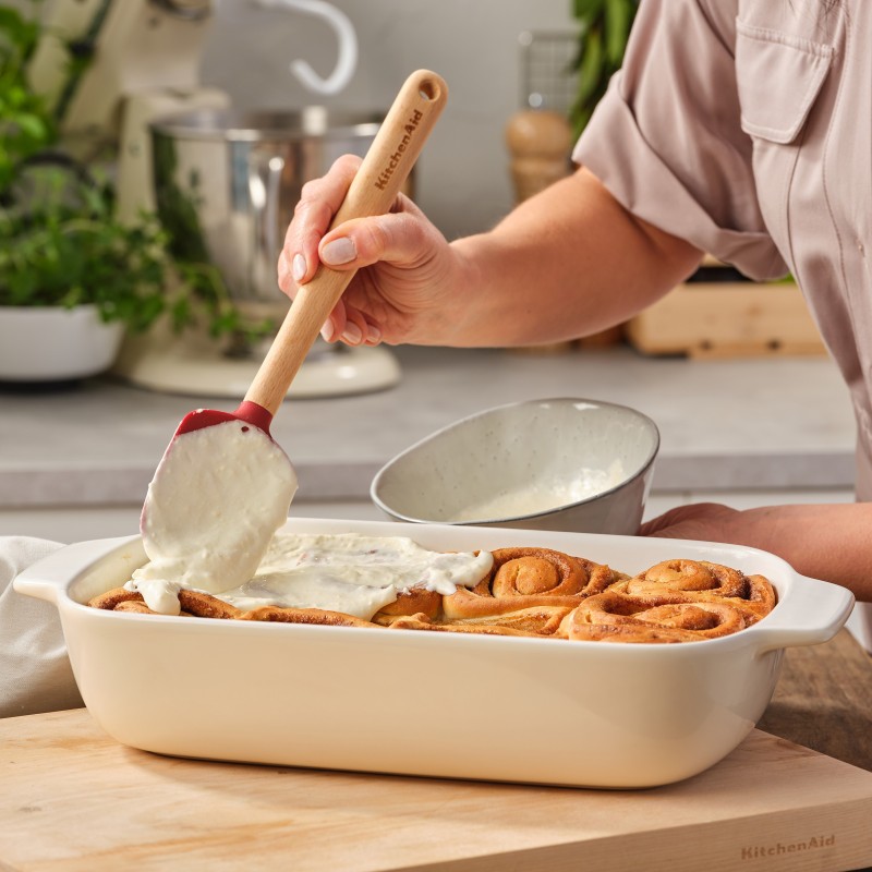 KitchenAid Large Baker with lid, 3.8L, Almond Cream