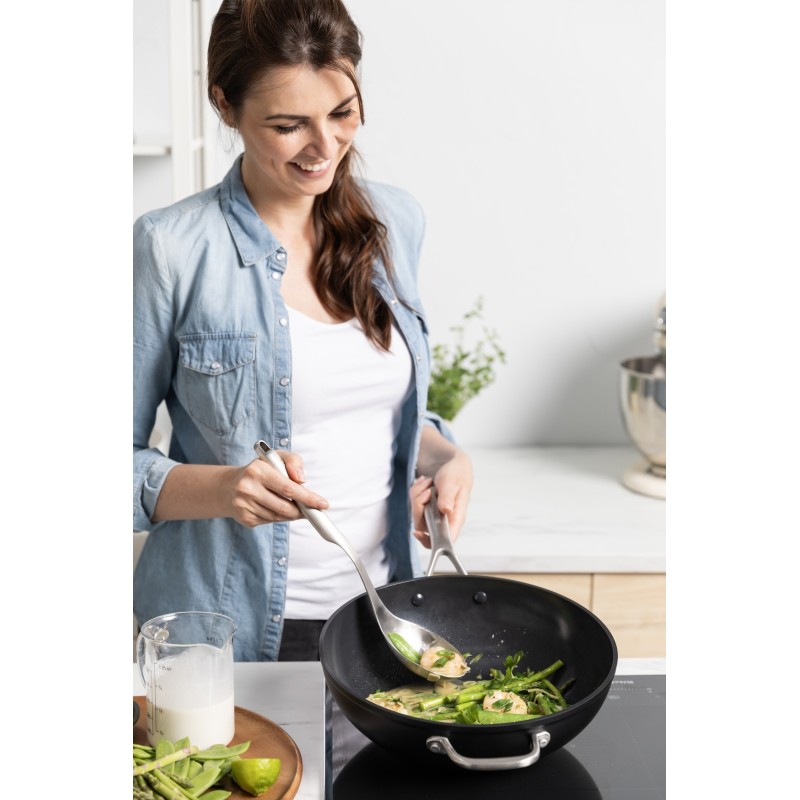 KitchenAid kalta, rūdīta alumīnija WOK panna 30 cm