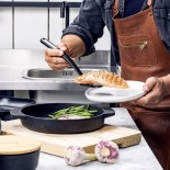 KitchenAid grila panna, lietošanai no krāsns līdz galdam, 26 cm