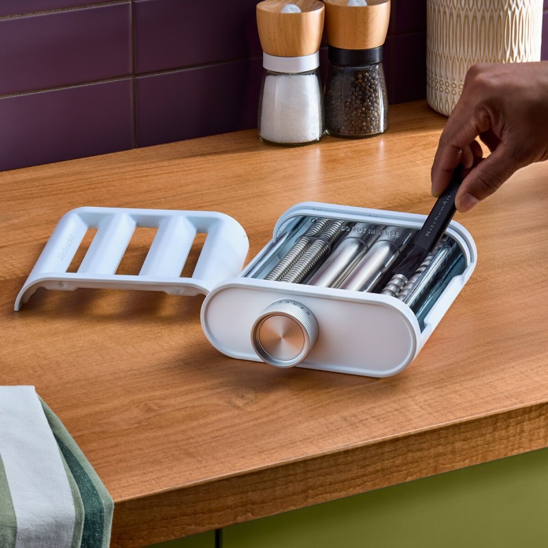 Kolm ühes pastatarvik plastikkorpuses