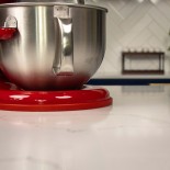 Mixermate™ rutschfeste Silikonmatte für Küchenmaschinen mit Hubschüssel rot