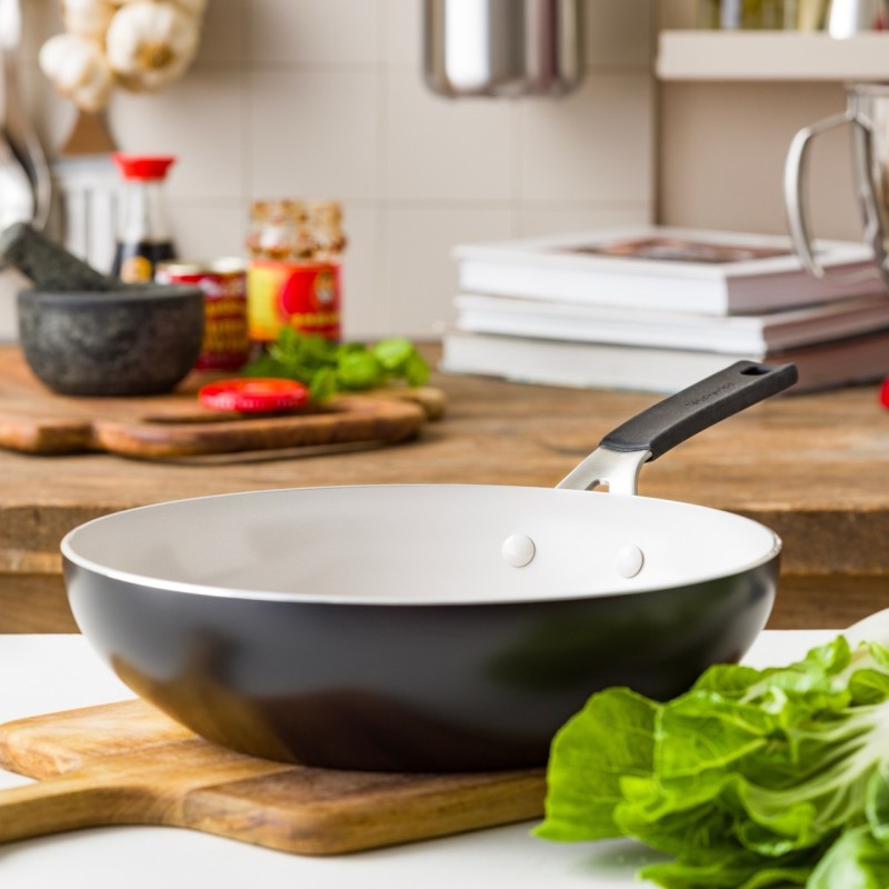 KitchenAid Wok keptuvė 30 cm su keramine danga (be PFAS) | Kitchen.eu