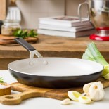 KitchenAid keraamilise kattega pann | Nakkevaba