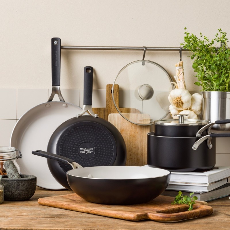 KitchenAid keptuvė 20 cm su keramine danga (be PFAS) | Kitchen.eu