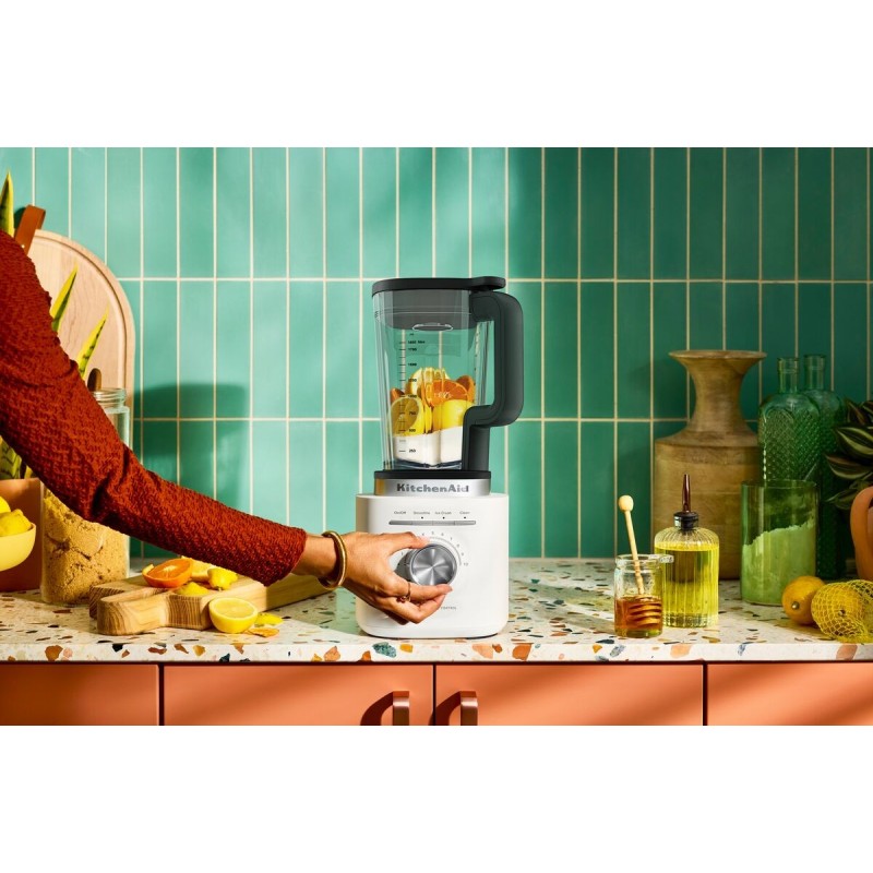 Kestävä ja tehokas KitchenAid-tehosekoitin, jossa on suuri 1,85 litran kannu